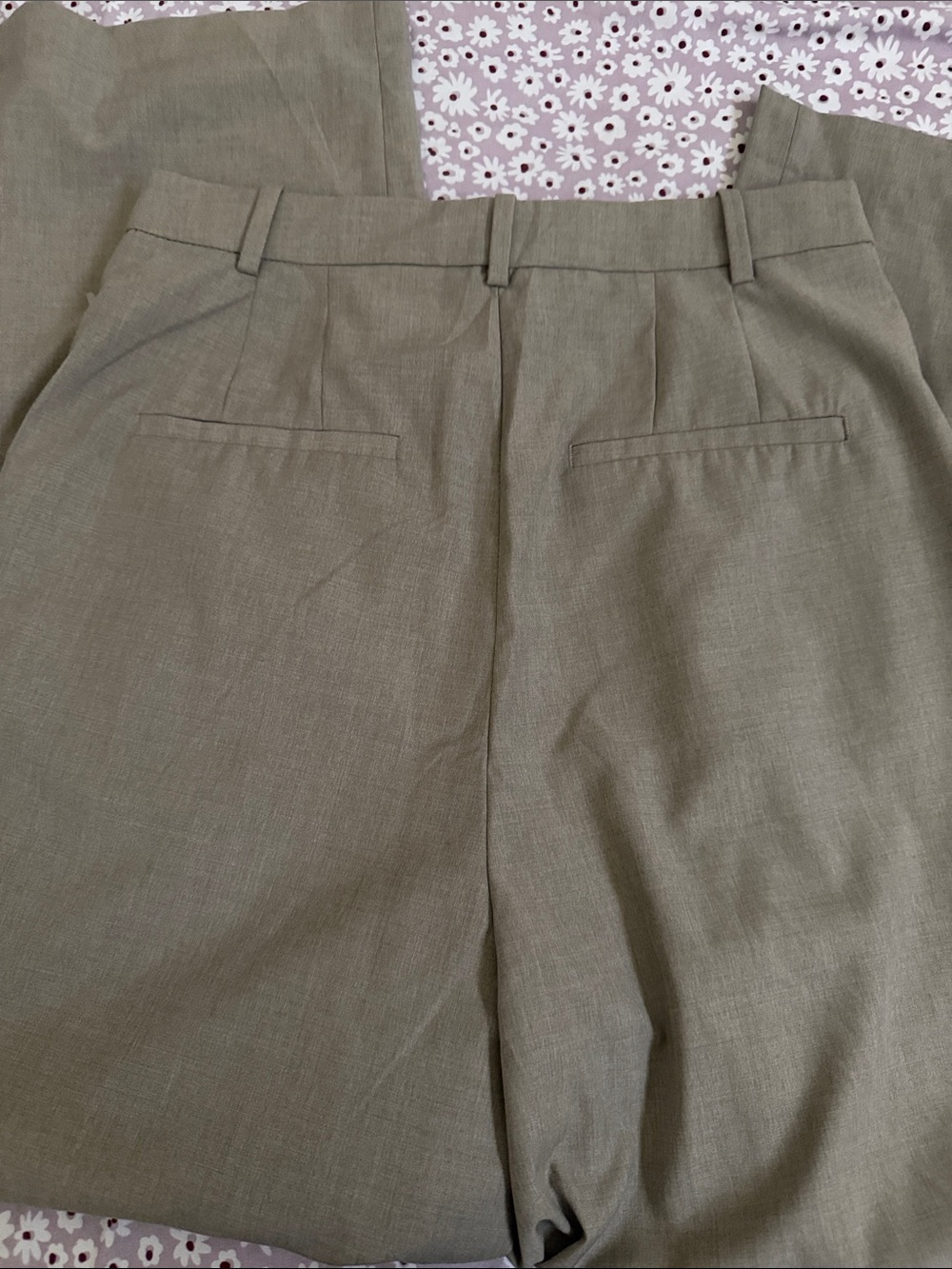 High-Waist Pleated Wide-Leg Trousers - Picture 5 of 5